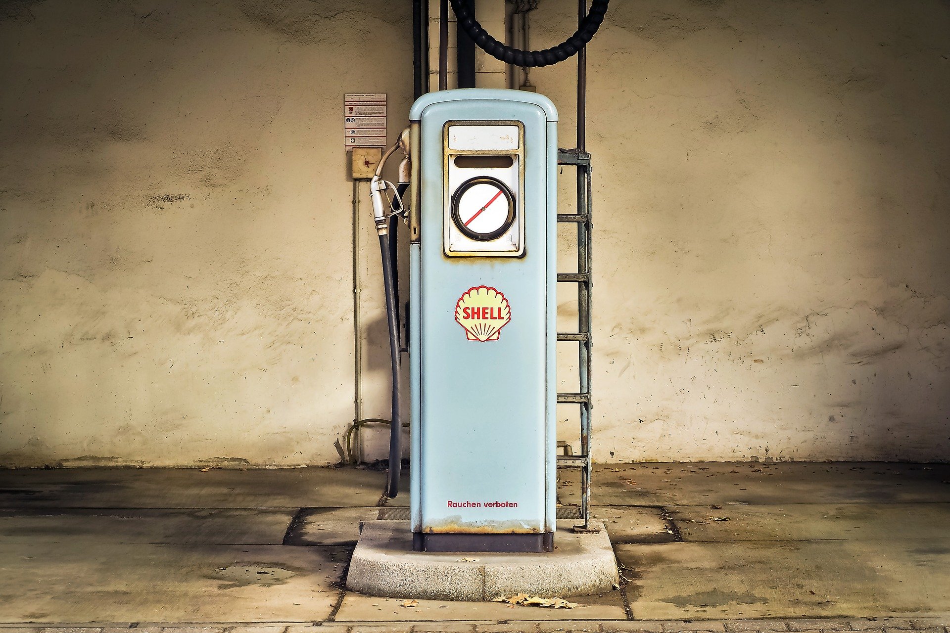 gas-pump-1914310_1920.jpg